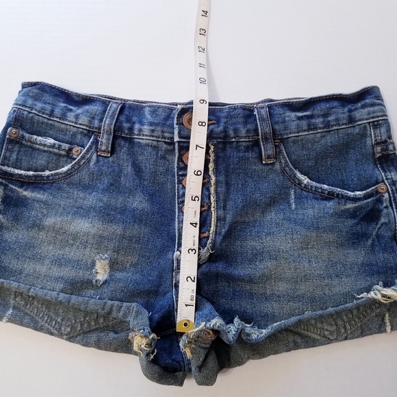 🌸 Free People | Jillian Runway Distressed Denim Shorts, size‎ 25 - Picture 7 of 11